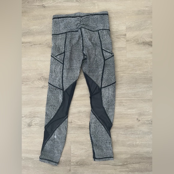 Lululemon 27” Pattern Leggings - Picture 3 of 4
